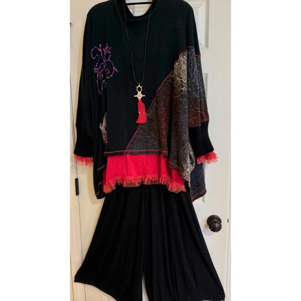 4 PC Smashing Art to Wear Boho Lagenlook Sweater, Ballon Pants, Tuareg Pendant